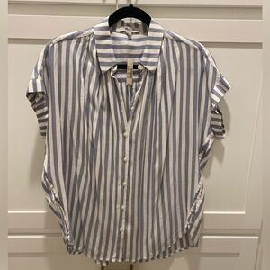 *New w/Tags*. Light blue & White Madewell Button Down